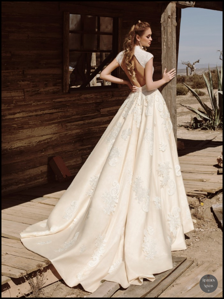 Detalle vestido de novia María Salas elegante y diferente