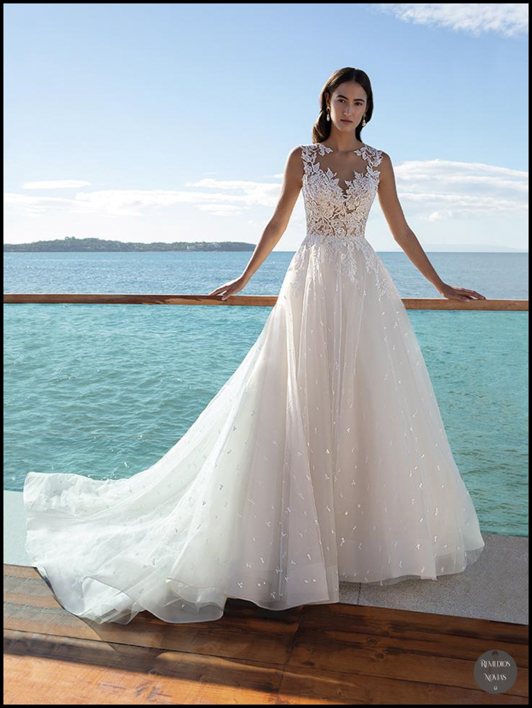 Vestido de novia cosmobella colección 2020 con falda de tul y brillo