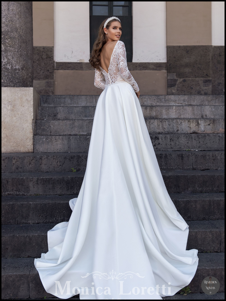 Vestido de novia 2022 Monica Loretti 8147 Malaga Cuerpo encaje