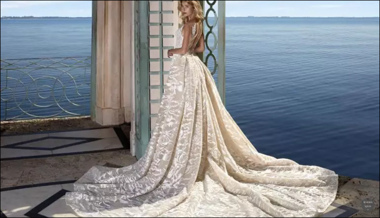 Vestido de novia Demetrios Platinum DP426 increible cola larga joya malaga