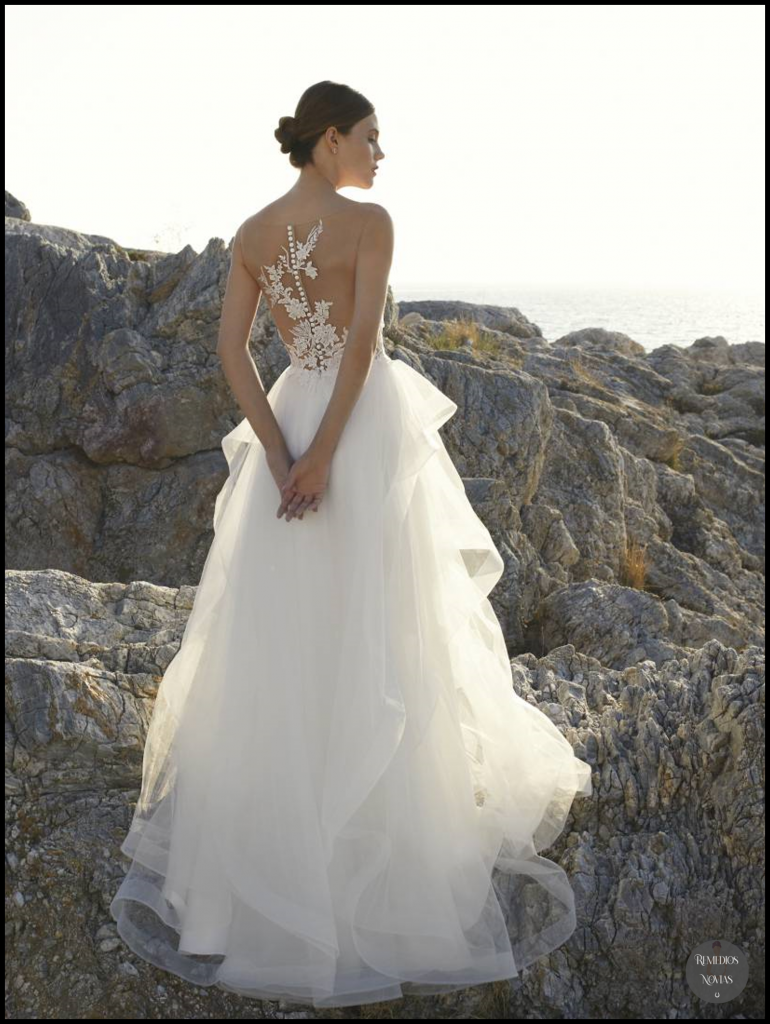 Vestido de novia oreasposa colección 2023 en málaga demetrios group L1072