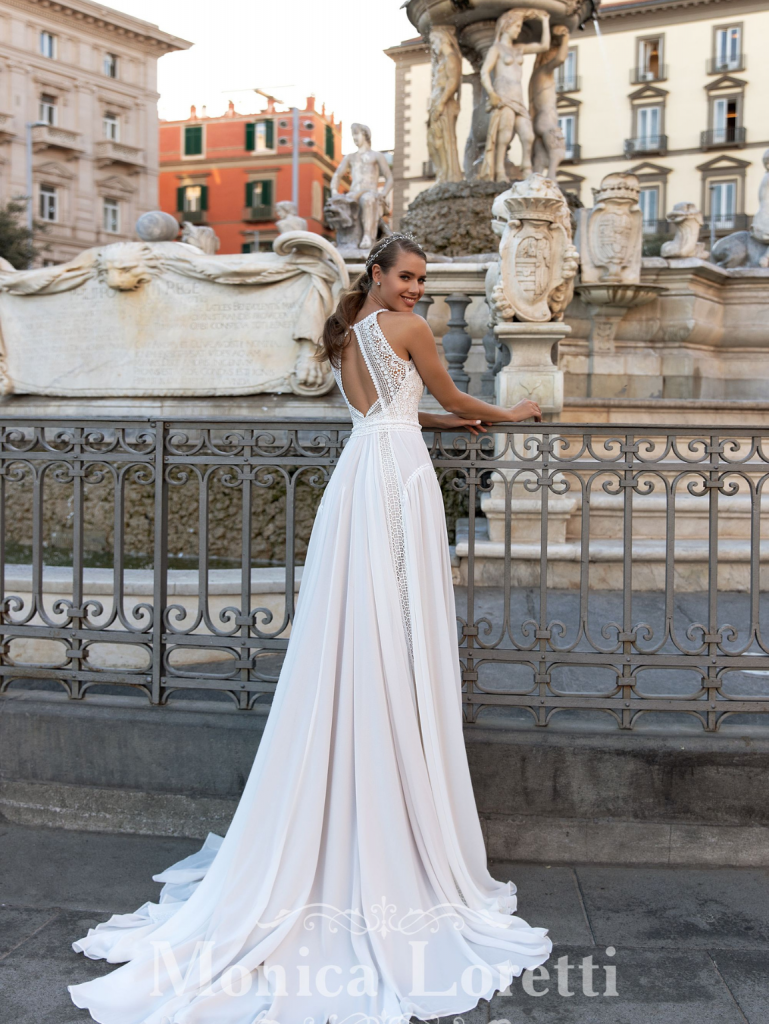 Vestido modelo 8115 de Monica Loretti en remedios novias
