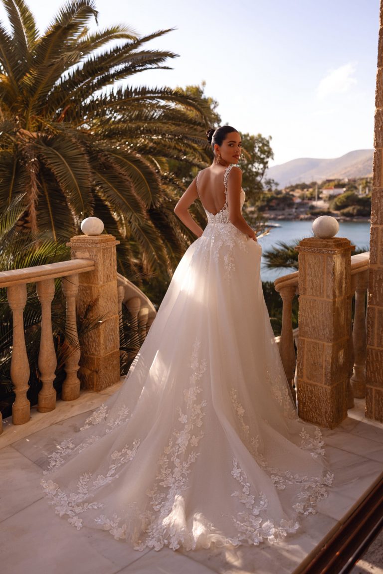 vestido novia nueva coleccion 8268 en remedios novias malaga cosmobella demetrios