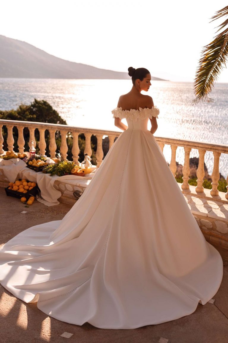 vestido novia nueva coleccion 8281 en remedios novias malaga cosmobella demetrios