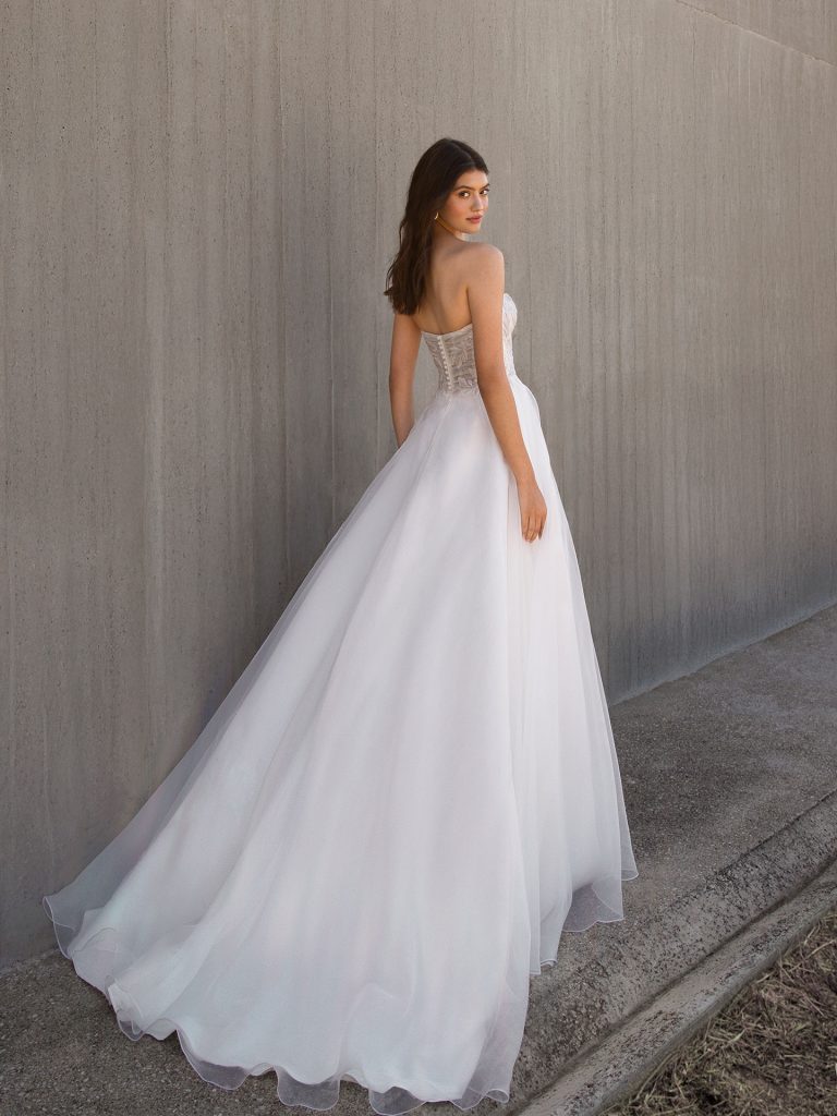 Vestido novia nueva coleccion oreasposa demetrios L1173 remedios novias malaga moda nupcial princesa