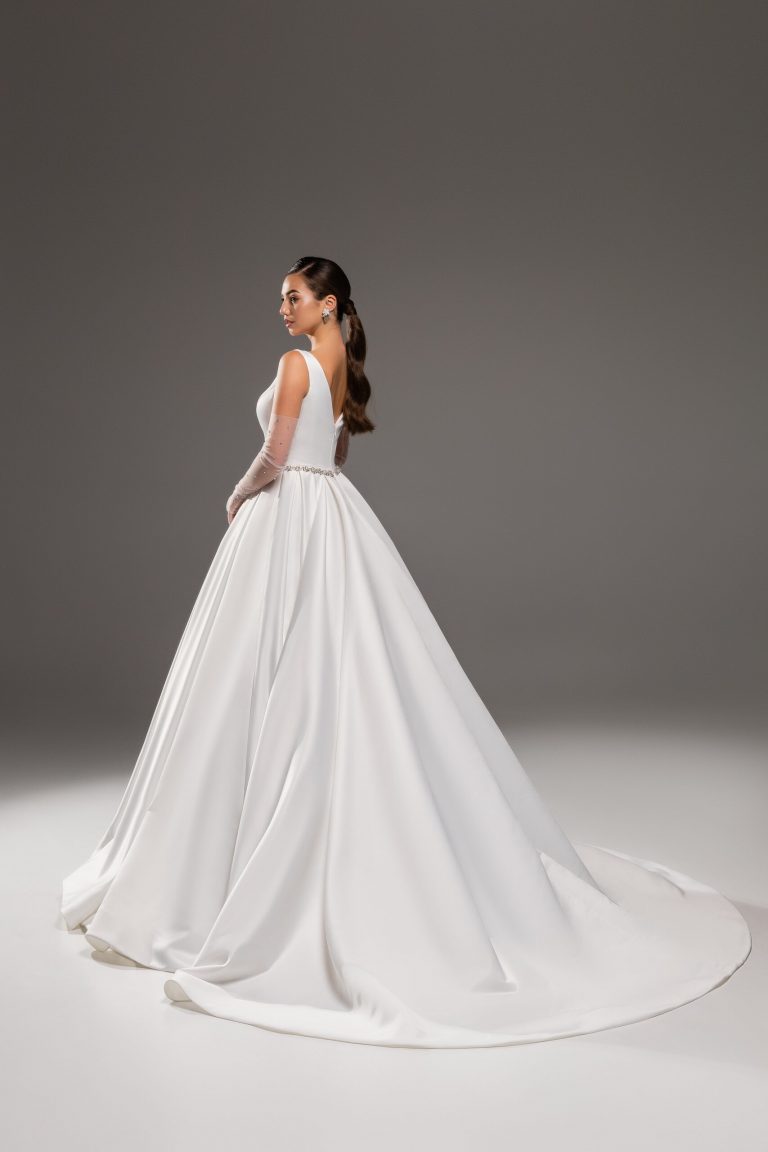 vestido novia nueva coleccion r11 en remedios novias malaga exclusivo